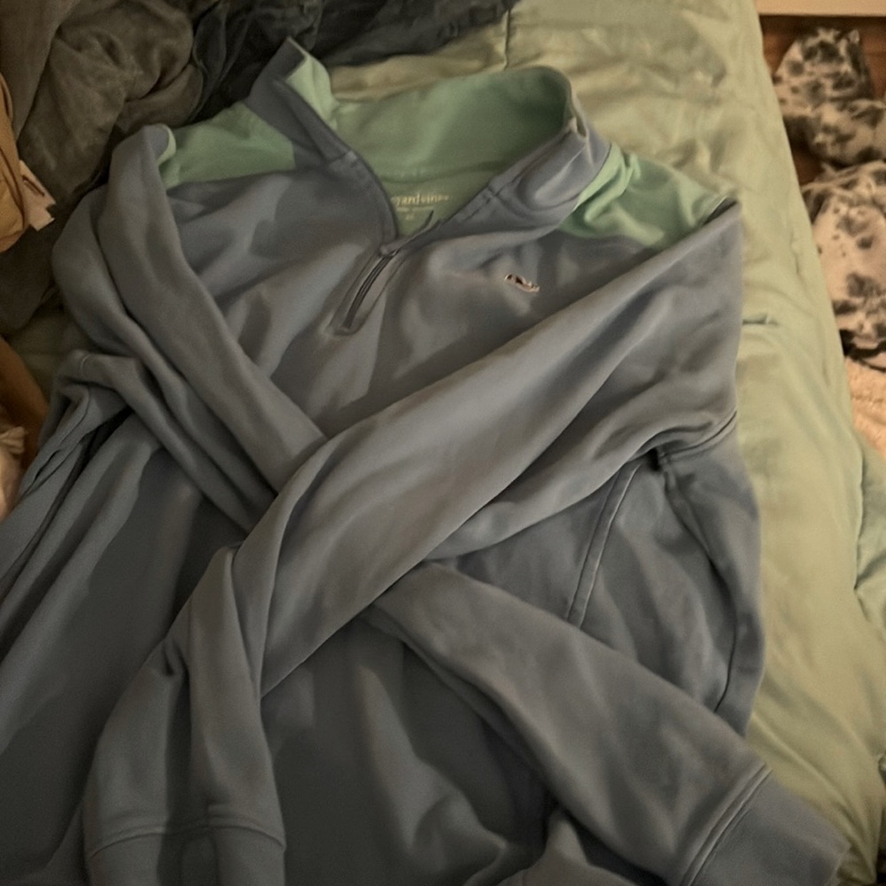 Looks like new vineyard vines quarter zip